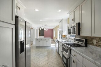 21 New England Dr in Parsippany Troy Hills, NJ - Building Photo - Building Photo