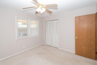 Penn Village Townhomes in Bloomington, MN - Foto de edificio - Building Photo