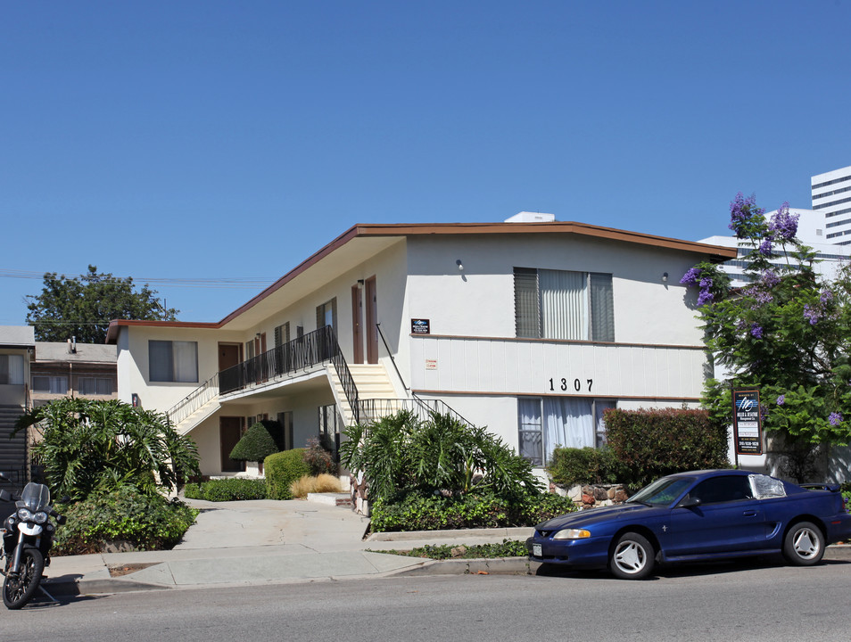 1307 Federal Ave in Los Angeles, CA - Building Photo