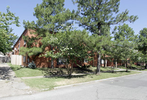 The Courtyards on St. Louis Apartments