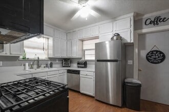 201 S Cleveland St in Dayton, TX - Building Photo - Building Photo