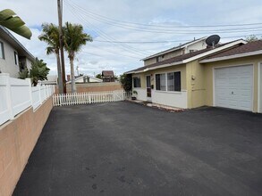 25044 Oak St, Unit Back in Lomita, CA - Foto de edificio - Building Photo