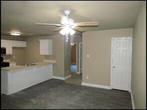 185 Charles Dr in Cabot, AR - Foto de edificio - Building Photo