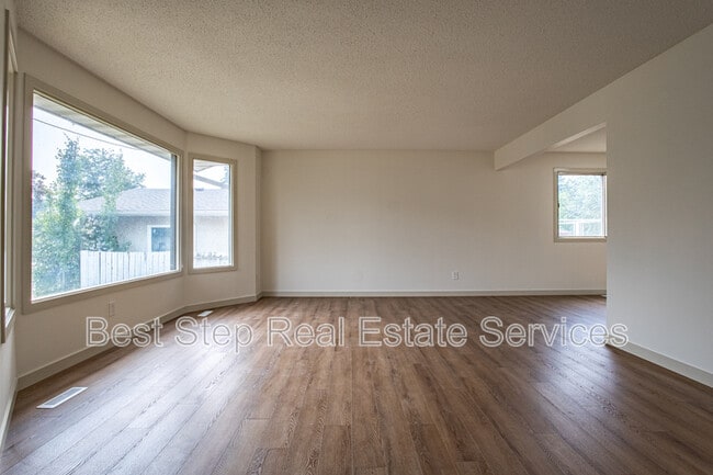 2208-2285 85 St NW in Edmonton, AB - Building Photo - Building Photo
