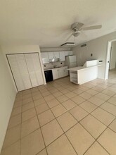 633 Executive Center Dr, Unit 1202 in West Palm Beach, FL - Building Photo - Building Photo