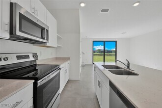 14273 Oviedo Pl in Tice, FL - Building Photo - Building Photo