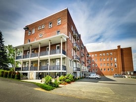 Place Sainte Marie in Temiskaming Shores, ON - Building Photo