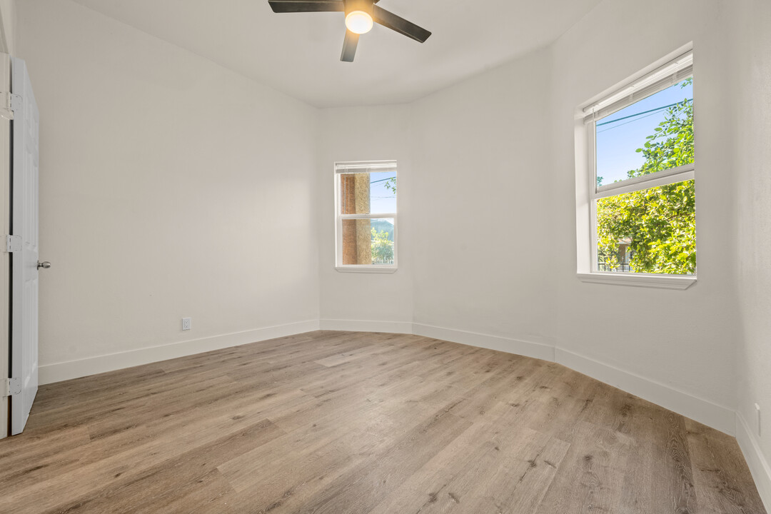 1647 W 12th Pl, Unit 1 in Los Angeles, CA - Foto de edificio