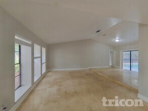 1751 Shady Leaf Dr in Valrico, FL - Building Photo - Building Photo