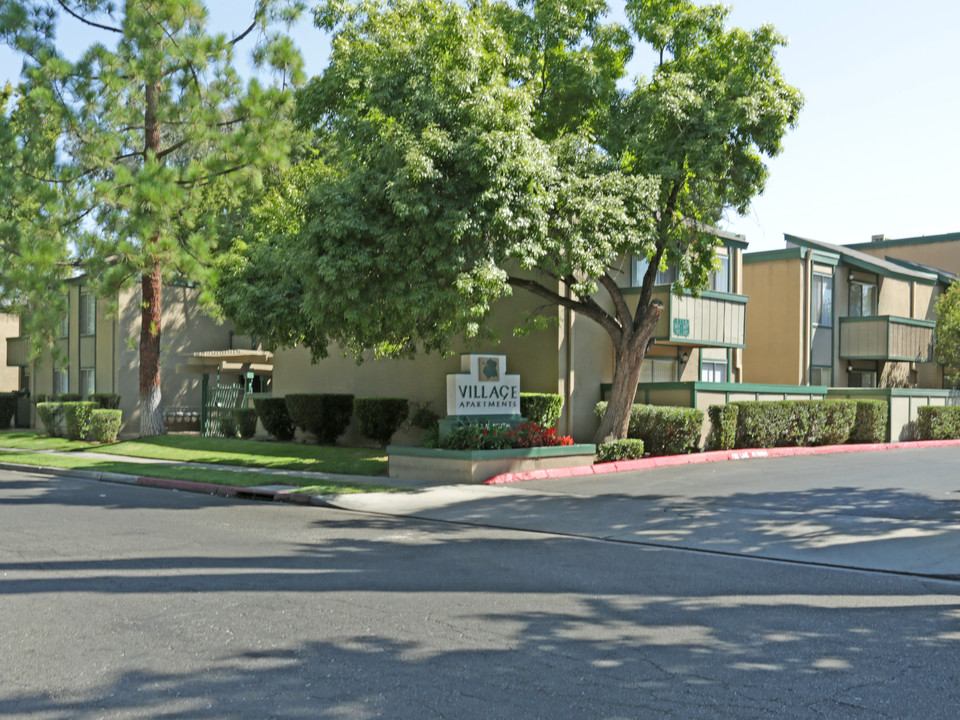 Village at Ninth in Fresno, CA - Foto de edificio