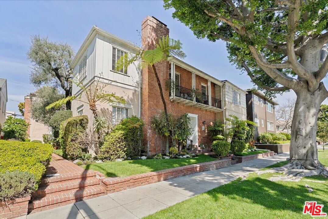 9741 W Olympic Blvd in Beverly Hills, CA - Building Photo