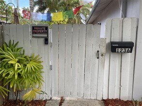1236 NE 12th Ave-Unit -B in Fort Lauderdale, FL - Building Photo - Building Photo