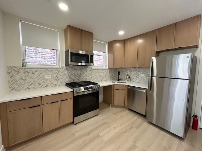 1313 W Ohio St, Unit 2F