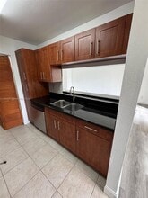3947 NW 87th Ave in Sunrise, FL - Building Photo - Building Photo