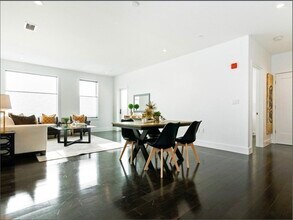 2 W Sixth St in Boston, MA - Building Photo - Building Photo