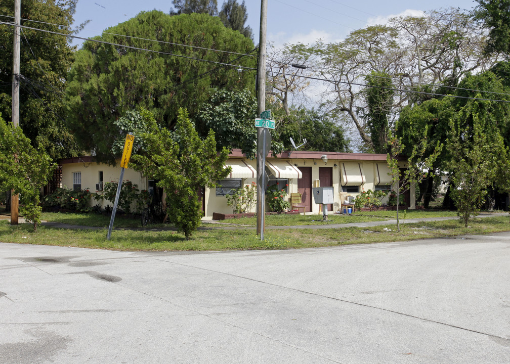 2056 NE 140th St in North Miami Beach, FL - Building Photo