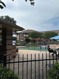 2815 Kings Crossing Dr photo'