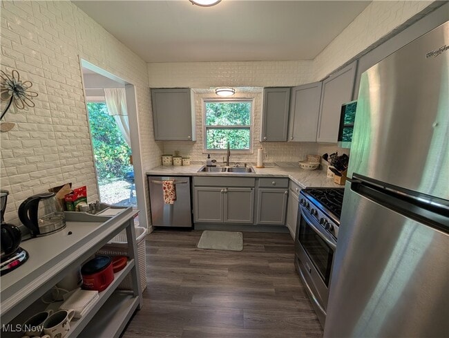 property at 1494 Hilton Dr