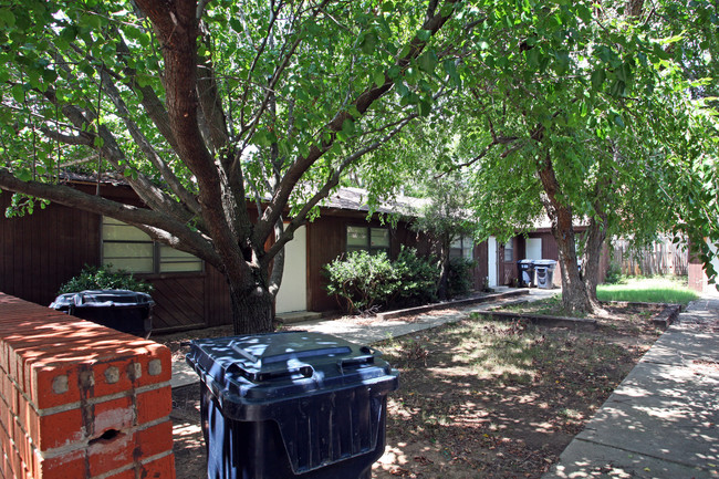 Silver Creek Duplexes in Oklahoma City, OK - Building Photo - Building Photo