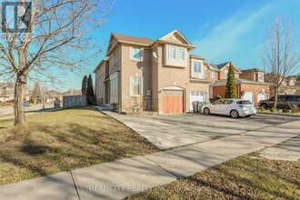 7020 Black Walnut Trail in Mississauga, ON - Building Photo - Building Photo