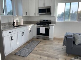 6124 Alcove Ave, Unit Sunshine Loft in Los Angeles, CA - Building Photo