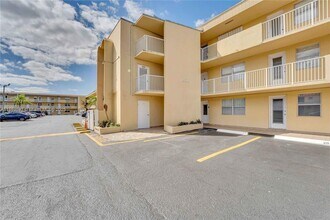 1300 NE 191st St in Miami, FL - Building Photo - Building Photo