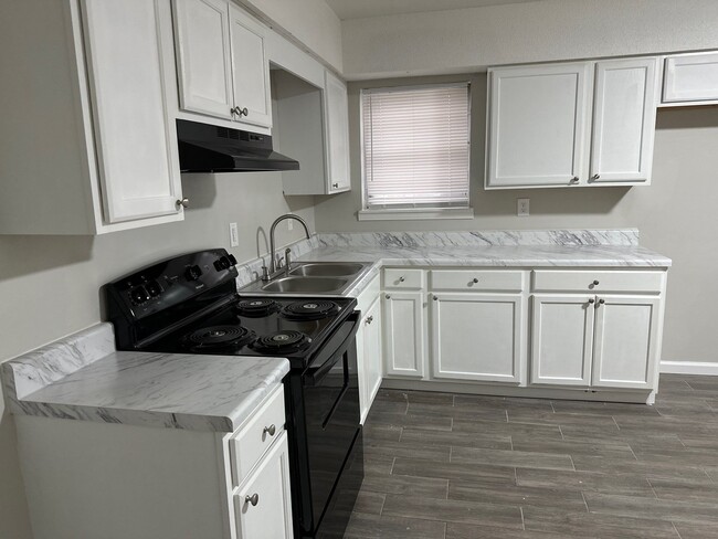 237 Greenfield Dr in Jackson, TN - Building Photo - Building Photo