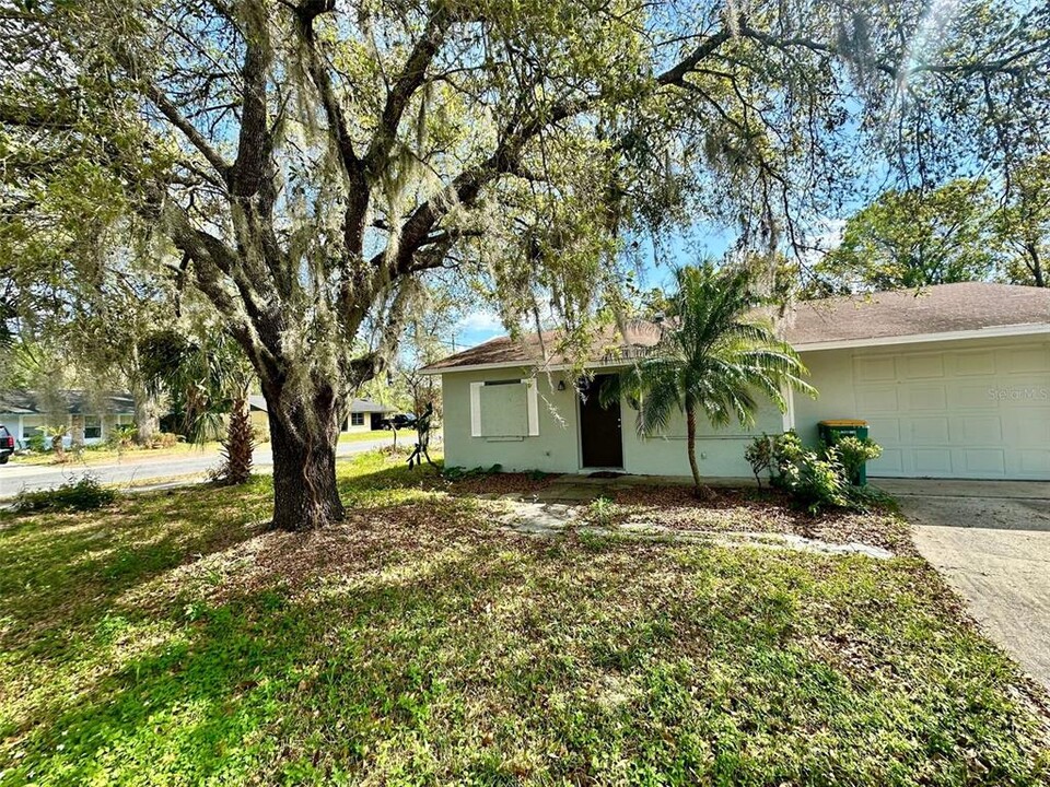 2112 Virginia Ave in Eustis, FL - Building Photo