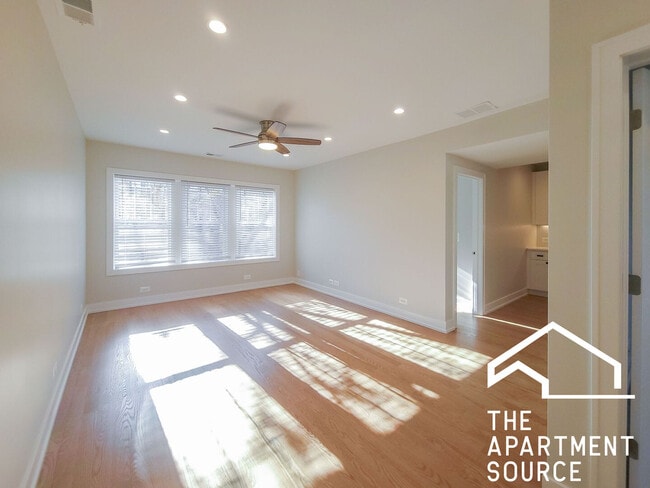 2020 W Ainslie St, Unit 1