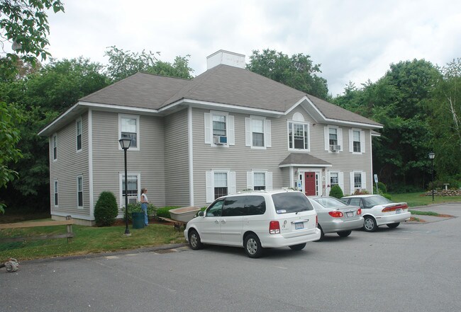 280-283 Haverhill St in Rowley, MA - Foto de edificio - Building Photo