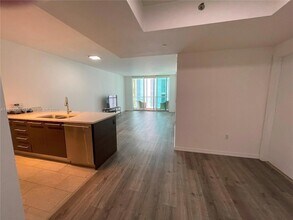55 SE 6th St, Unit 1400 in Miami, FL - Building Photo - Building Photo
