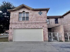 1101 Shiloh Dr in Laredo, TX - Building Photo - Building Photo