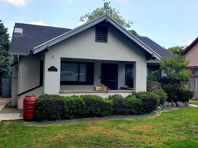 1710 Oakwood St in Pasadena, CA - Building Photo - Building Photo