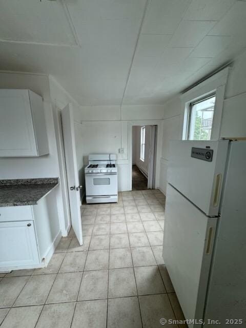 229 Helen St in Bridgeport, CT - Building Photo