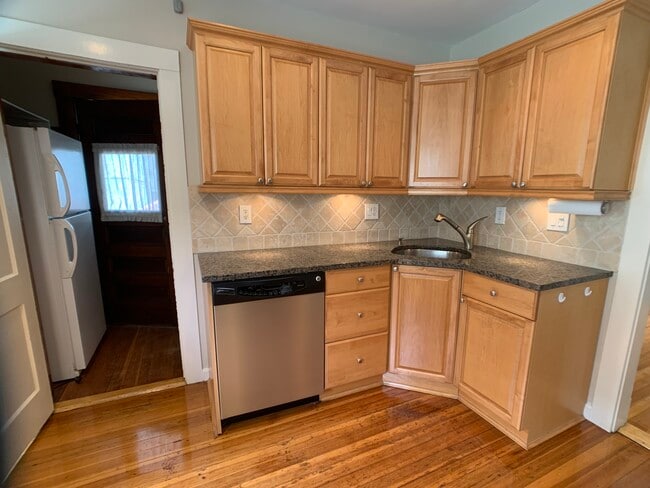 73 Bristol Rd in Medford, MA - Building Photo - Building Photo
