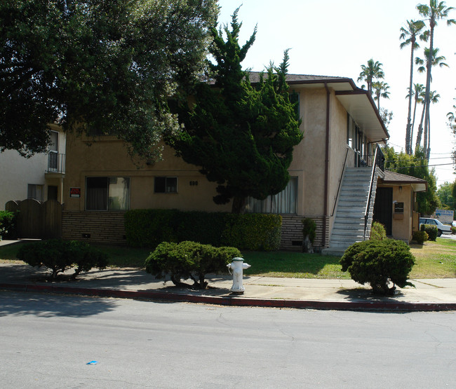 690 Grand Fir Ave in Sunnyvale, CA - Foto de edificio - Building Photo