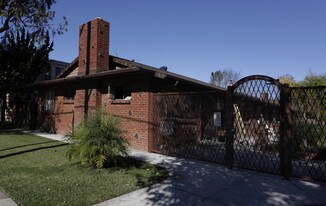 12833 Oxnard St in North Hollywood, CA - Building Photo