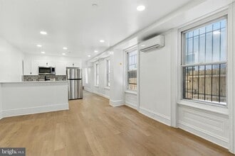 1637 W Girard Ave in Philadelphia, PA - Building Photo - Building Photo