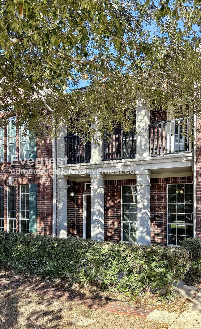 property at 6 Altman Ct