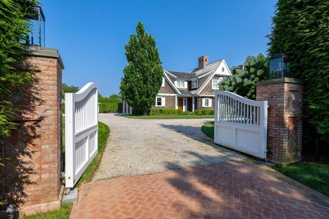 property at 70 Pheasant Close E