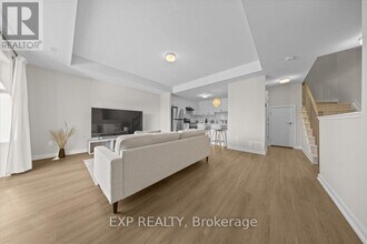 561 Entourage Private in Ottawa, ON - Building Photo - Building Photo