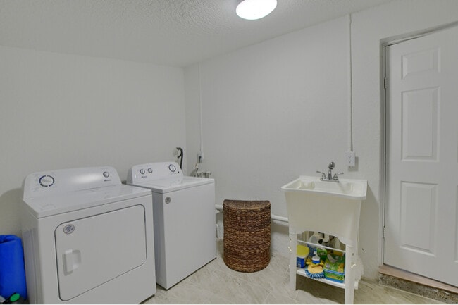 1627 NE 1st St in Boynton Beach, FL - Foto de edificio - Building Photo