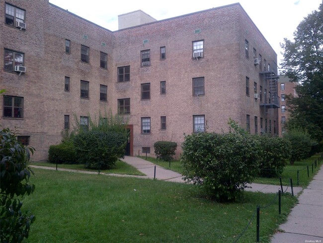 78-35 147th St-Unit -3E in Queens, NY - Building Photo - Building Photo