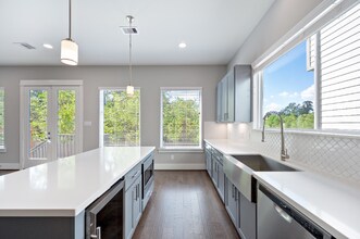 6015 Yale Garden Ln in Houston, TX - Building Photo - Building Photo