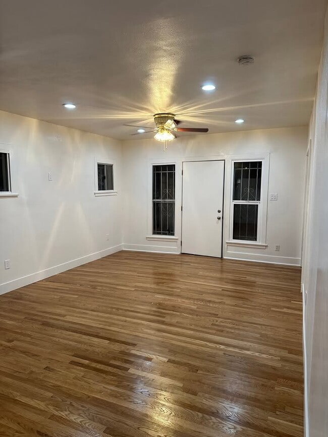 property at 5612 S St Andrews Pl