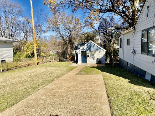 7207 Harney Ave in Jennings, MO - Building Photo - Building Photo