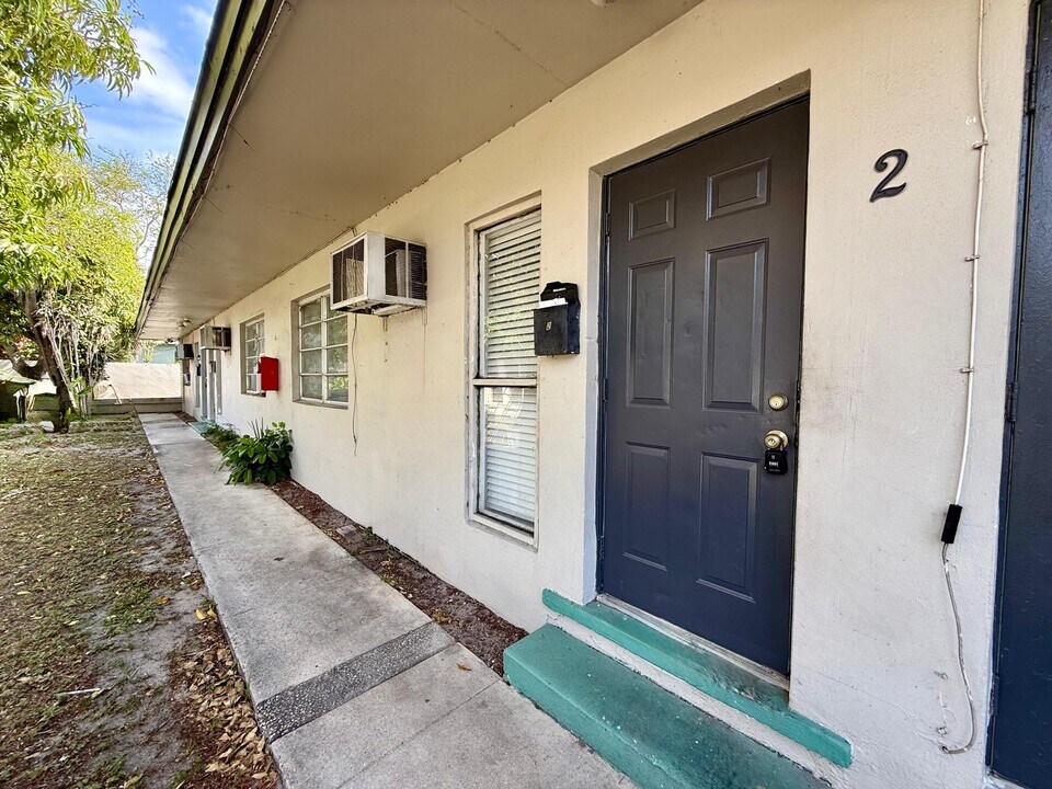 809 2nd St in West Palm Beach, FL - Building Photo
