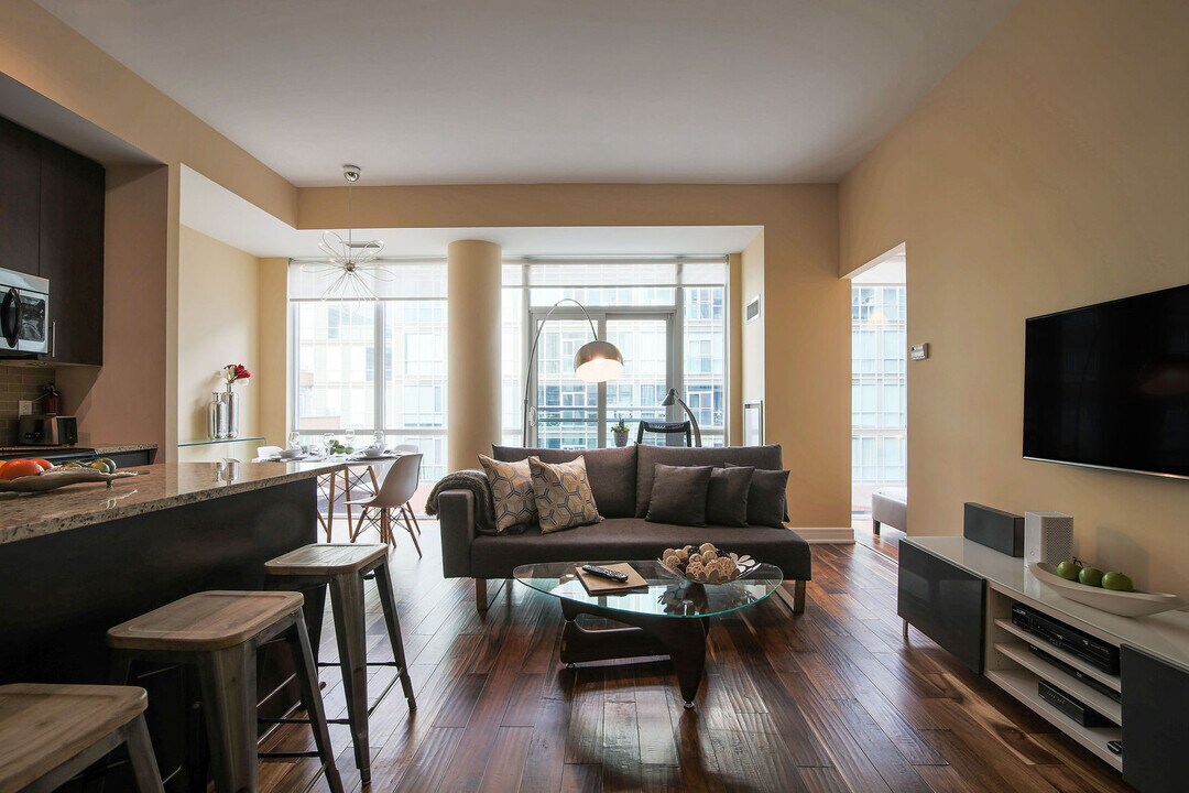 339 Adelaide St E in Toronto, ON - Building Photo