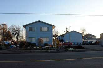 Cimarron Apartments in Portland, OR - Building Photo - Building Photo