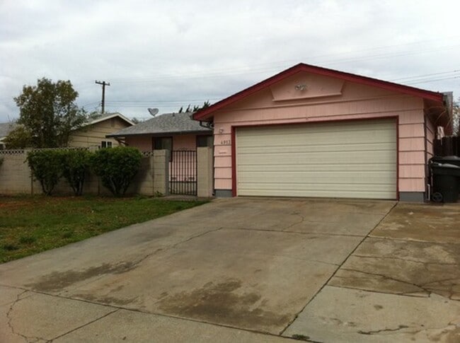 4913 Sky Pkwy